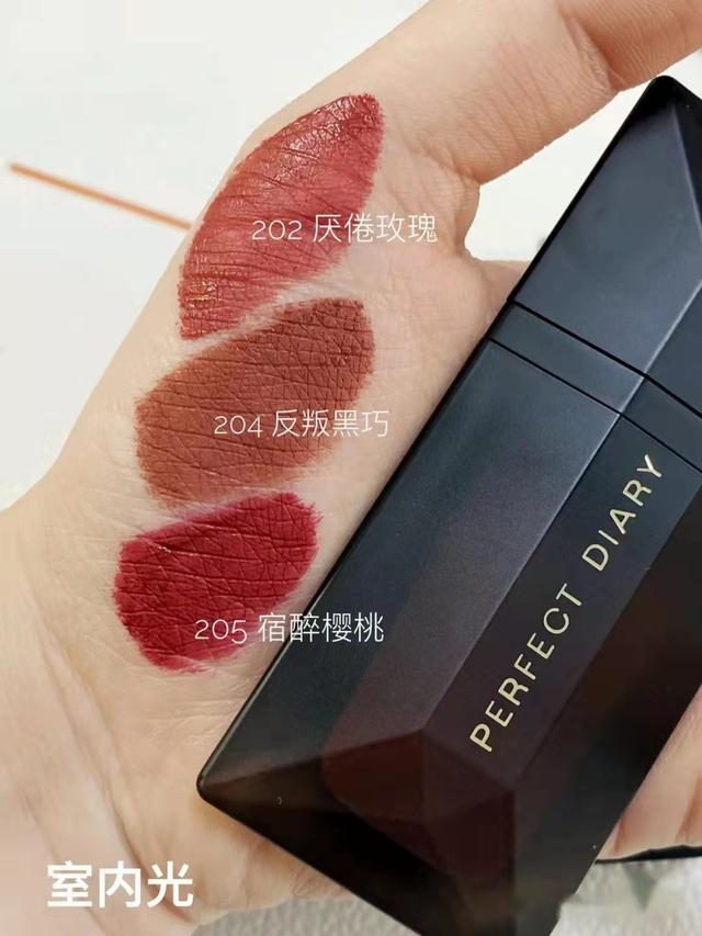 国货彩妆花西子、完美日记为啥这么火？看完你也会想拥有一款