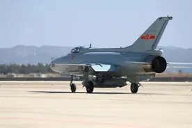 凌空出击！一组高清大图直击空军航空兵某旅飞行训练图片