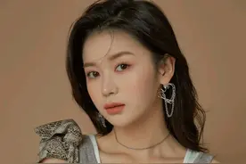 谁说它是辣妹专属，普通人也能玩转小吊带，赚足回头率图片