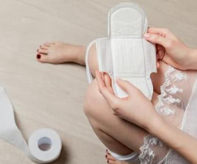 女性在经期不能洗头发？妇科主任提醒：5件事真不能在经期做