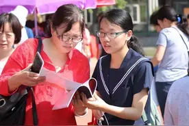 四川一女生647分被清华录取，看到报考专业后，网友直呼不羡慕了图片