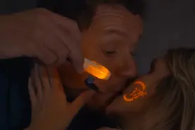 ​把疫情拍成喜剧，他好大的胆子图片