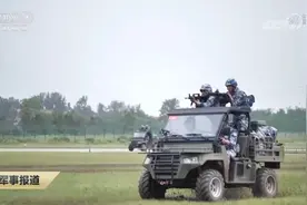 奶凶奶凶！学俄乌战争经验，我军全地形车拖120毫米迫击炮作战图片