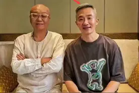 51岁上海主持人程雷因肝病去世？本人晒合影回应，知情者曝近况图片