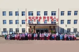 发反光书包啦！辽宁交警为孩子上下学筑起安全屏障 | 大教育图片