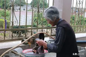 男子7岁被继母送人，31年后继母找上门，继母：想帮你做点事儿图片