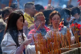 年轻人的第一柱香：拜佛为何一定要烧香，你真的明白吗？图片