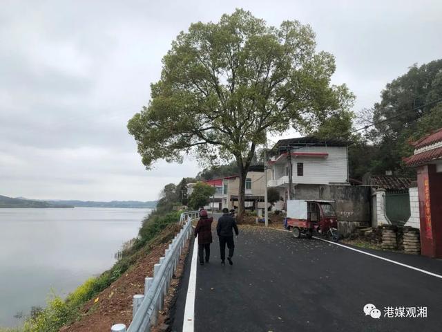 湖南湘潭乡亲修路迎马英九回乡