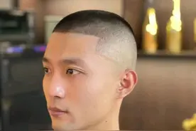 超短寸头，前刺头，狼尾头和微分碎盖头，你认为哪一种最帅气图片