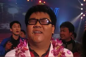 盲人歌手杨光：爆红后因“目中无人”被雪藏，如今娶美妻生儿子图片