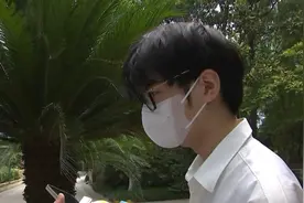 推开门，又推一下，哗啦...图片