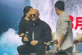 吴京的尴尬，只有他自己不知道图片