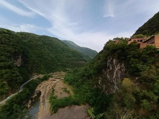 探索四川废弃监狱，发现自由的可贵