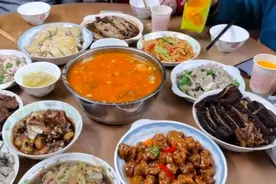 四川女子为爱远嫁南京，三个月瘦10斤，看到伙食父母心疼图片