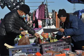 83岁老人失去儿子和老伴，与儿媳妇相依为命，看晚年生活成啥样子图片