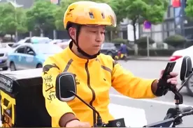 51岁银行行长姚志刚，创业失败转行送外卖，他说：我很享受图片