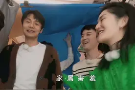 与杨丞琳异地分居没矛盾，李荣浩拍大头贴与妻同框，羞涩难掩甜蜜图片