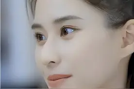 都是赌王女儿，为何何超莲被宠成了公主，何超仪却靠拍限制片谋生图片