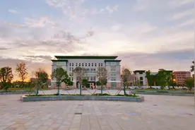 河南省实力最强，成绩最好的县级高中，河南最牛的县级高中在哪里图片