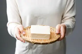 苏锡嘉：煮豆作乳脂为酥，且将豆腐等闲尝图片