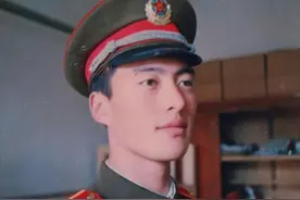 国民公认的“超级美男子”！香港回归升旗手——朱涛图片