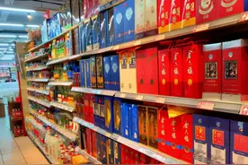 毁于名字的4款白酒，只因名字太狂不受待见，行家遇见却都成箱囤图片