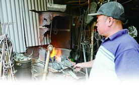 打铁匠的坚守：千锤百炼 炉火人生图片