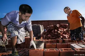 承包农村自建房工程，施工中工人出现意外死伤，主家是否担责任？图片