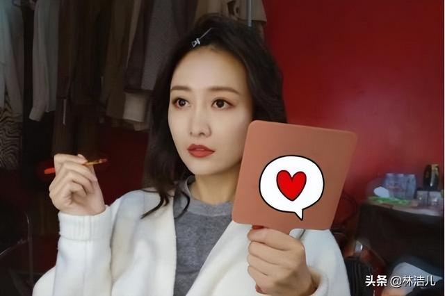 王霏霏王鸥不愧是明星美妆博主，这些让口红不掉色的方法好实用