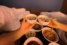 女生花600块去按摩，因多吃5个汤圆被店家辱骂：吃得太多不服报警图片