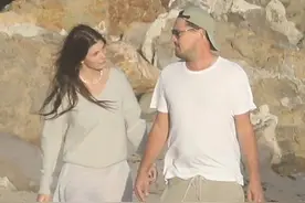 小李子最近瘦了不少！与超模女友海边拥吻，看来她能破除25岁魔咒图片