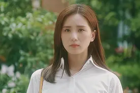 小姑子借我3万没还，她结婚我只参加没随礼，回家看家族群我懵了图片