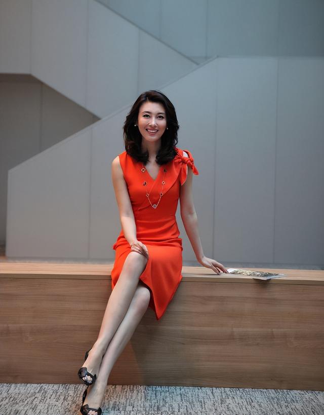 央视主播李红"黑历史"曝光:14初中辍学,18逃婚,曾是刷碗工