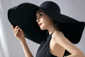 杨幂纯白氛围光影大片，黑白交织，点亮浪漫风情图片