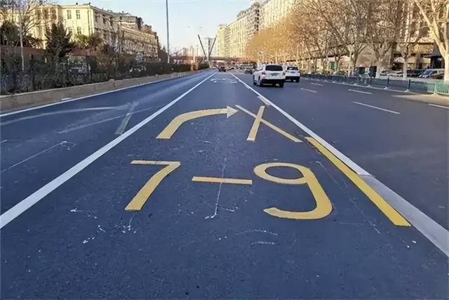 右侧锯齿车道线什么意思(右侧锯齿车道线什么意思啊)