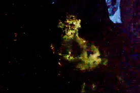 巨大绿色外星人被目击，身高200米，漂浮在空间站附近图片