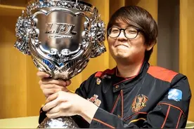 退役两年没钱吃饭？S9冠军上单直播破防：说好的奖金一分没给！图片