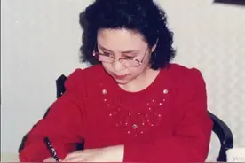 说外遇是真爱的琼瑶，50年后被原配手撕，原来琼瑶早已走上不归路图片