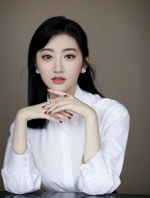 陕西身价过亿的明星,景甜只能排第三,第一低调无人识景甜祖籍陕西西安