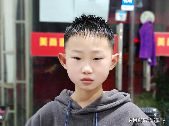 2022新年小男孩怎么剪?毛寸头飞机头雕刻发型,款款帅到停不下来