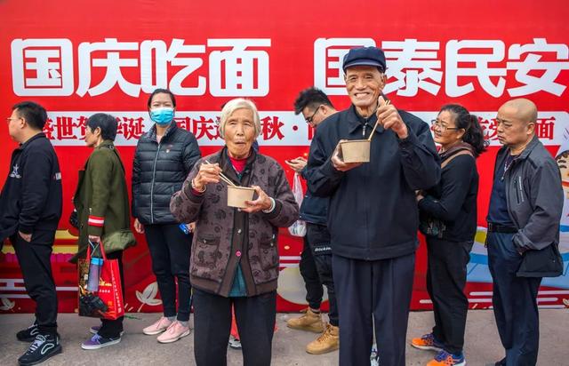 ӭ���� �˲�ͣ �������ھ���������Ϯ