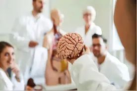 脑梗来临前，会先经历6个症状！劝告：一旦出现，别轻易忽视了图片