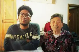 上海阿婆收养一名黑人弃婴，晚年遭子女嫌弃，如今黑人孙子照顾她图片