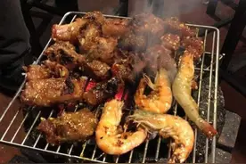广东5个小伙去越南，吃一顿才150元，3个美女老板娘亲自下厨图片