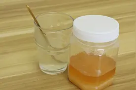 蜂蜜有哪些功效？坚持用蜂蜜泡水饮用，改善便秘、补充身体能量图片