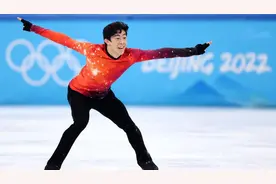 美国华人冬奥刚夺冠，纽约时报就公开嫌弃，网友怒了：里外不是人图片