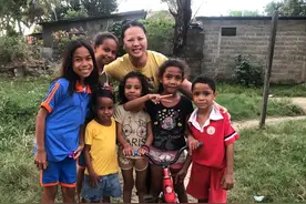 她在东帝汶掀起“中医热”图片