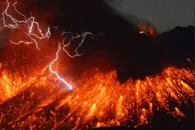 富士山进入易喷发期，日本已做好最坏打算，要求民众步行避难图片