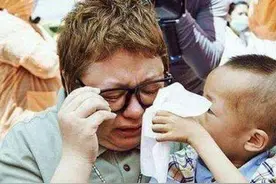 韩红公开了明星捐款数额，最少的捐了200块图片