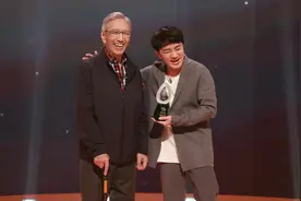 一路走好！香港知名演员卢雄去世，多次与周星驰合作，王祖蓝泣悼图片